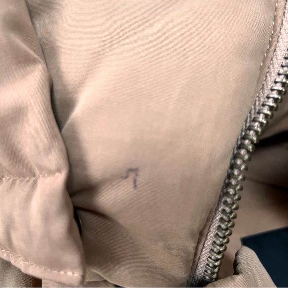 ♥️HostPick♥️Tan Banana Republic short puffer jacket, size large - Picture 6 of 9